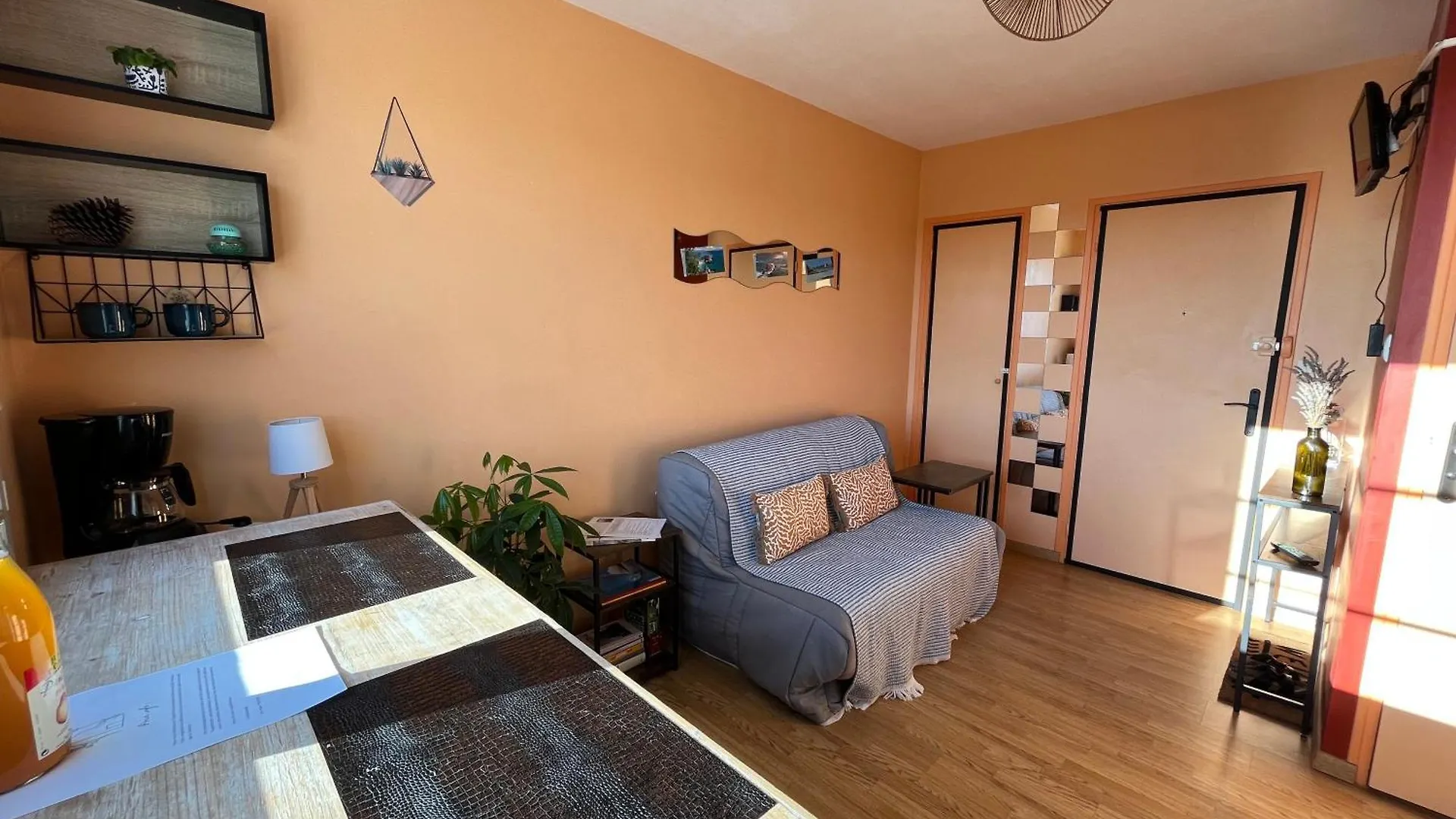 Petit Appartement Au Centre De Конкарно